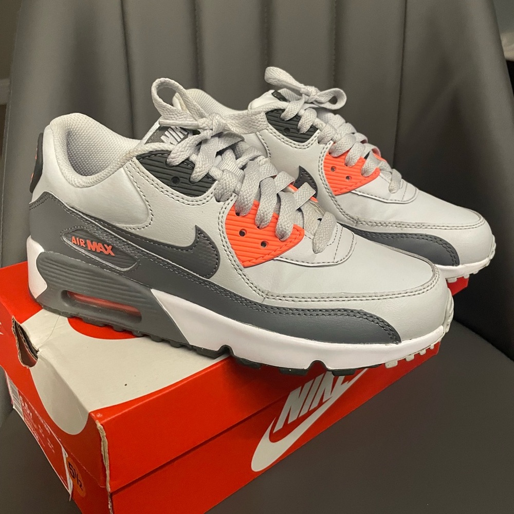 Nike Air Max 90 Size 5.5Y Women 7